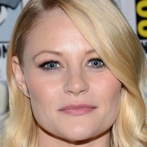 Assistir Emilie de Ravin online grátis no Superfilmes