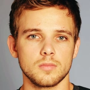 Assistir Max Thieriot online grátis no Superfilmes